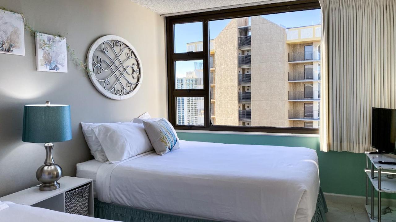 The Makai Suite At The Waikiki Banyan Honolulu Bagian luar foto